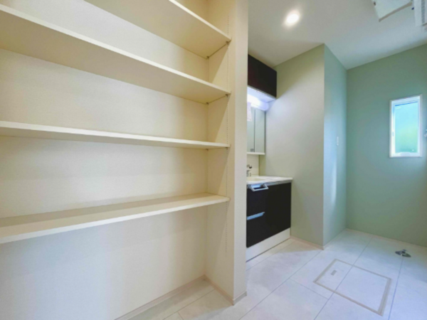 熊本市東区京塚本町、新築一戸建ての洗面画像です