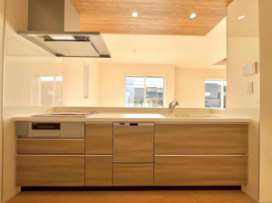 熊本市東区戸島、新築一戸建てのキッチン画像です