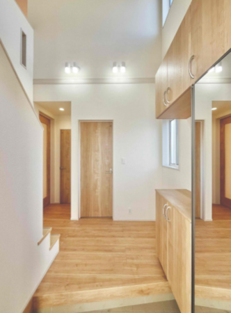 熊本市東区戸島、新築一戸建ての玄関画像です