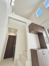 熊本市東区戸島、新築一戸建ての玄関画像です