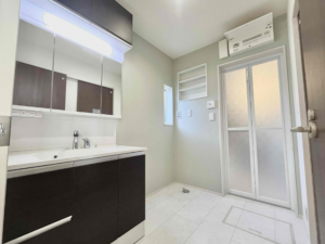 熊本市東区戸島、新築一戸建ての洗面画像です