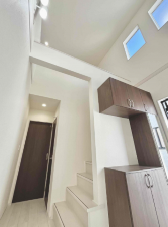 熊本市東区戸島、新築一戸建ての玄関画像です