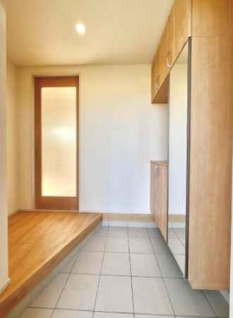 熊本市東区戸島、新築一戸建ての玄関画像です