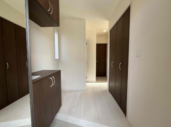 熊本市南区御幸笛田、新築一戸建ての玄関画像です