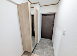 熊本市東区健軍本町、マンションの玄関画像です