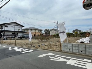 藤沢市辻堂、土地の前面道路を含む現地写真画像です