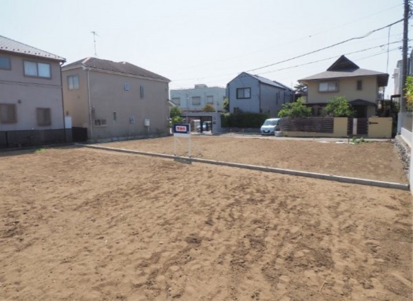 藤沢市鵠沼桜が岡、土地の前面道路を含む現地写真画像です