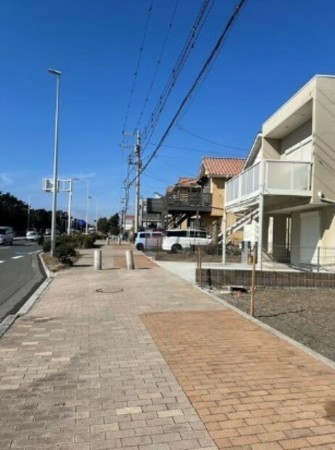 藤沢市鵠沼海岸、土地の前面道路を含む現地写真画像です