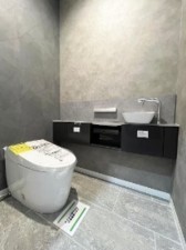 藤沢市片瀬、中古一戸建てのトイレ画像です