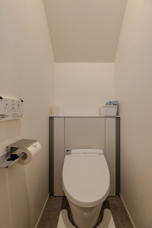 西尾市平坂町、中古一戸建てのトイレ画像です
