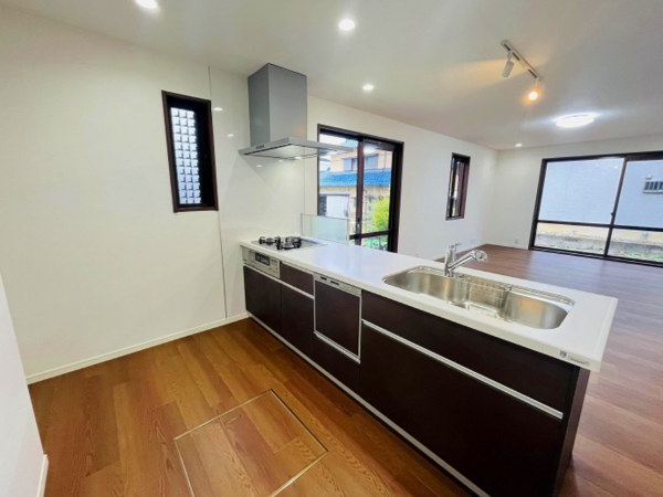 西尾市新渡場町、中古一戸建てのキッチン画像です