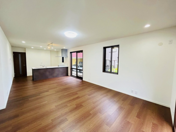 西尾市新渡場町、中古一戸建ての居間画像です