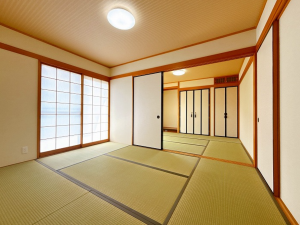 西尾市鵜ケ池町、中古一戸建ての居間画像です