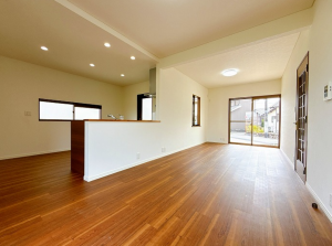 西尾市鵜ケ池町、中古一戸建ての居間画像です