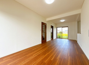 西尾市鵜ケ池町、中古一戸建ての居間画像です