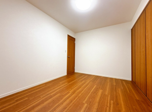 西尾市鵜ケ池町、中古一戸建ての居間画像です