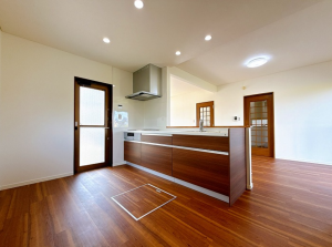 西尾市鵜ケ池町、中古一戸建てのキッチン画像です