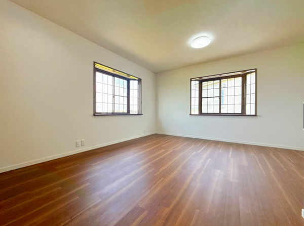 西尾市鵜ケ池町、中古一戸建ての居間画像です