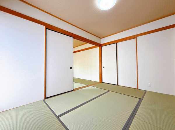 西尾市鵜ケ池町、中古一戸建ての居間画像です