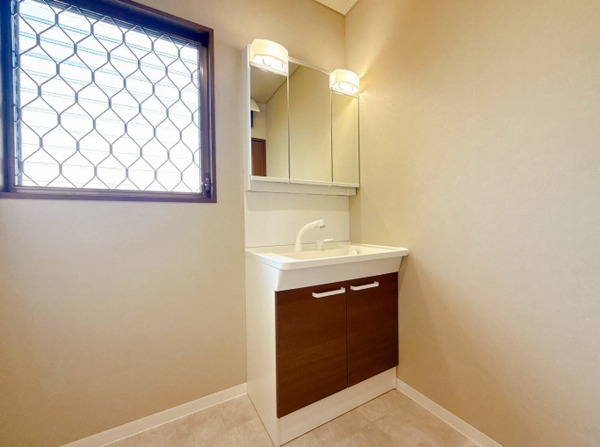 西尾市鵜ケ池町、中古一戸建ての洗面画像です