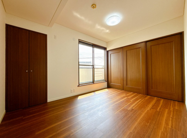 西尾市鵜ケ池町、中古一戸建ての居間画像です