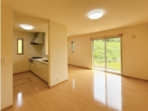 西尾市笹曽根町、中古一戸建ての居間画像です