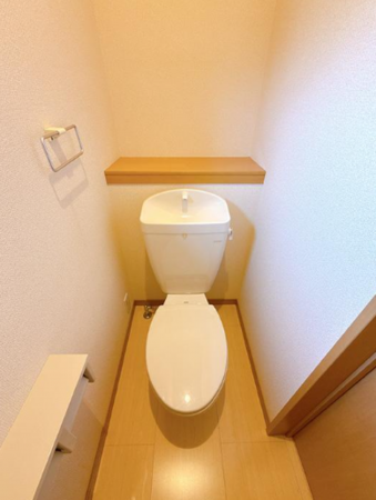 西尾市笹曽根町、中古一戸建てのトイレ画像です