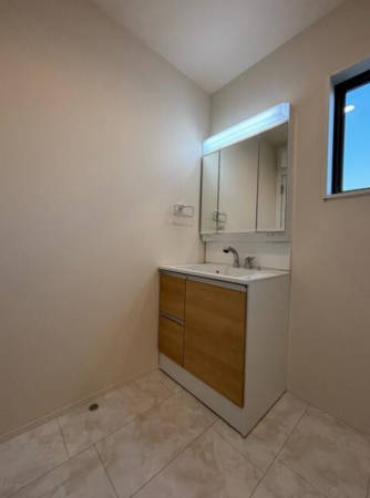 西尾市一色町野田、新築一戸建ての洗面画像です