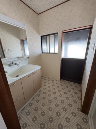 西尾市熊味町、中古一戸建ての洗面画像です