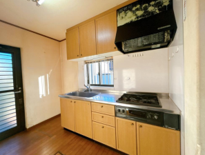 西尾市吉良町饗庭、中古一戸建てのキッチン画像です