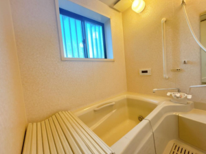 西尾市吉良町饗庭、中古一戸建ての風呂画像です