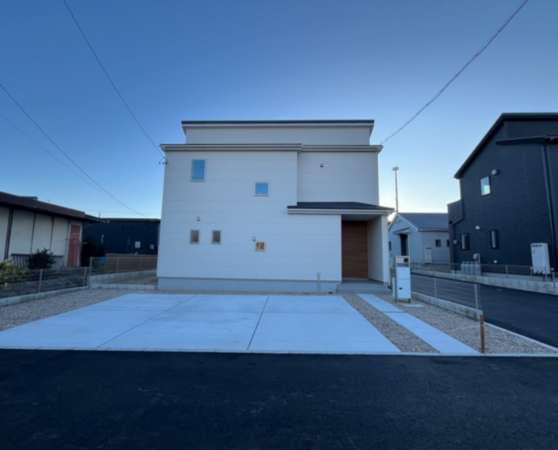 西尾市西浅井町、新築一戸建ての外観画像です