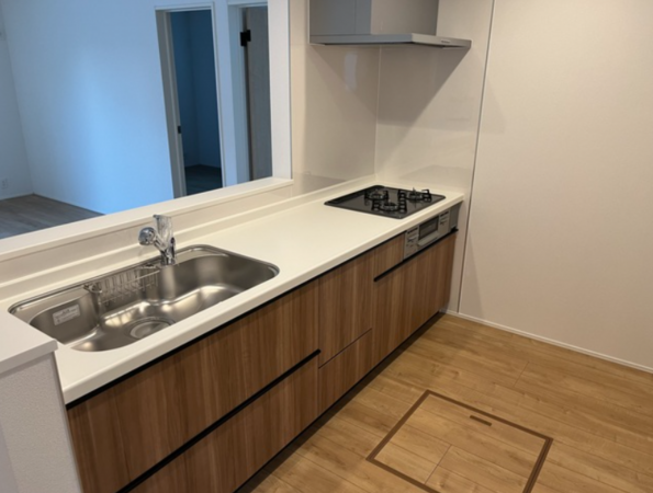 西尾市西浅井町、新築一戸建てのキッチン画像です