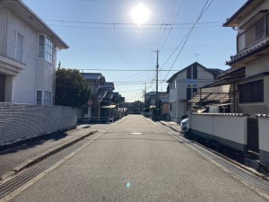 加古川市東神吉町砂部、土地の前面道路を含む現地写真画像です