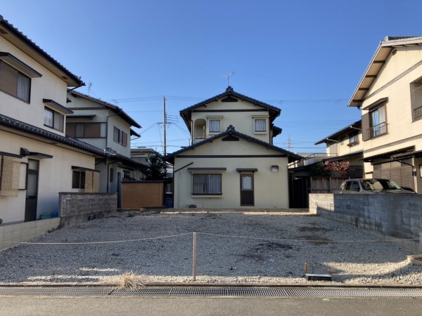 加古川市東神吉町砂部、土地の前面道路を含む現地写真画像です