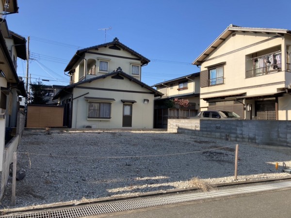 加古川市東神吉町砂部、土地の前面道路を含む現地写真画像です