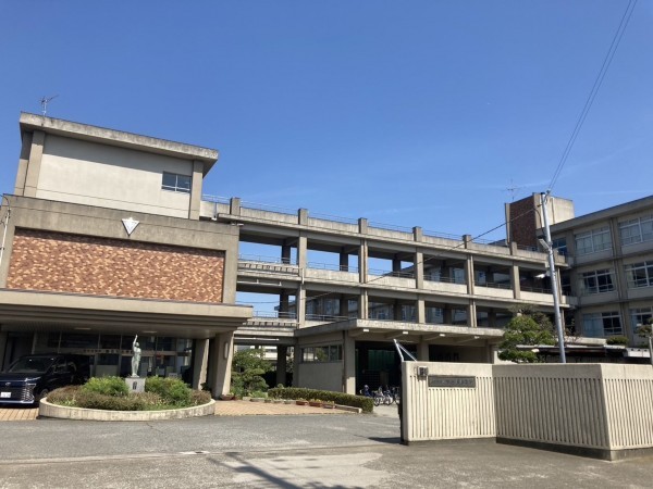 加古川市加古川町西河原、マンションの小学校画像です