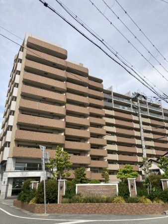 加古川市米田町平津、マンションの外観画像です