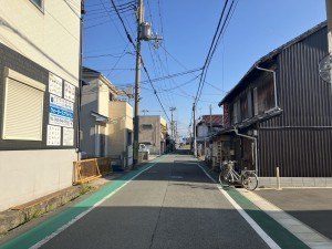 加古川市米田町平津、土地の前面道路を含む現地写真画像です