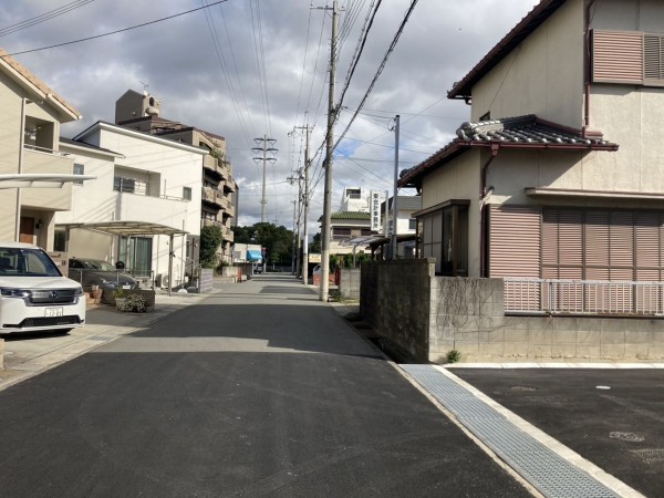 加古川市加古川町北在家、土地の前面道路を含む現地写真画像です