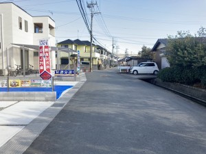 加古川市東神吉町西井ノ口、新築一戸建ての前面道路を含む現地写真画像です