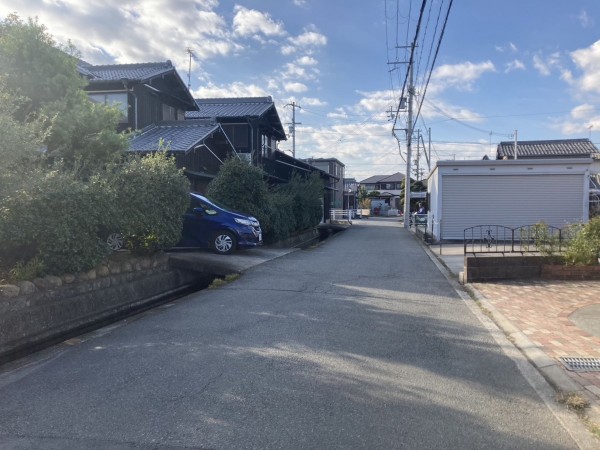 加古川市東神吉町西井ノ口、新築一戸建ての前面道路を含む現地写真画像です