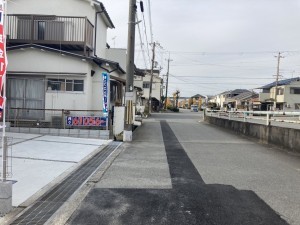 加古川市別府町新野辺北町、新築一戸建ての前面道路を含む現地写真画像です