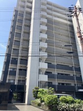 加古川市加古川町本町、マンションの外観画像です