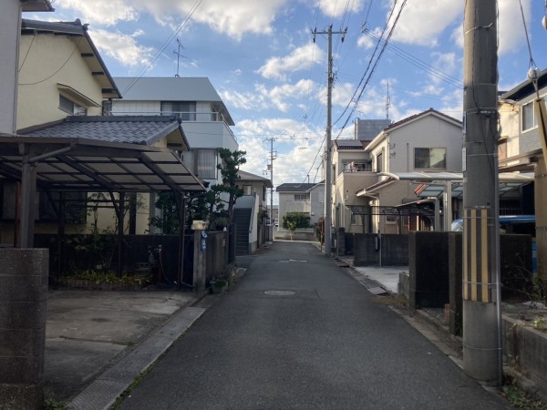 加古川市尾上町養田、土地の前面道路を含む現地写真画像です