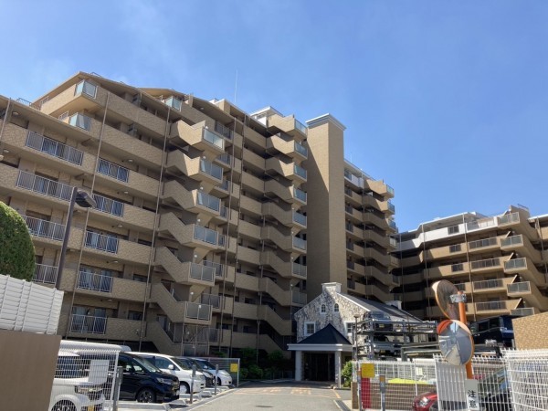 加古川市加古川町粟津、マンションの外観画像です