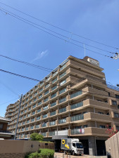 加古川市加古川町稲屋、マンションの外観画像です
