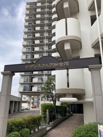 加古川市西神吉町岸、マンションの外観画像です