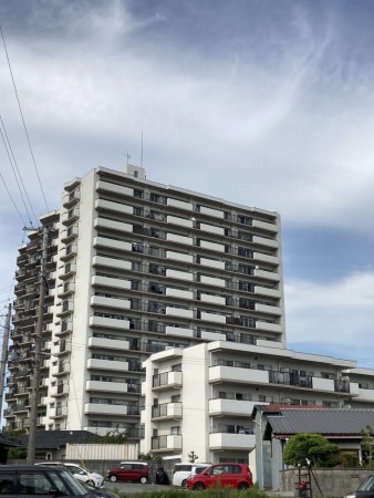 加古川市西神吉町岸、マンションの画像です
