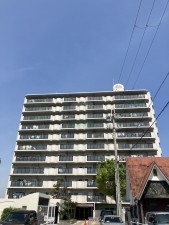 加古川市加古川町本町、マンションの外観画像です